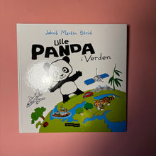 Load image into Gallery viewer, Lille Panda i verden
