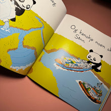 Load image into Gallery viewer, Lille Panda i verden
