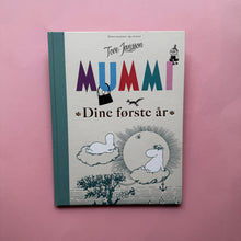 Last inn bildet i Galleri-visningsprogrammet, Mummi - dine første år
